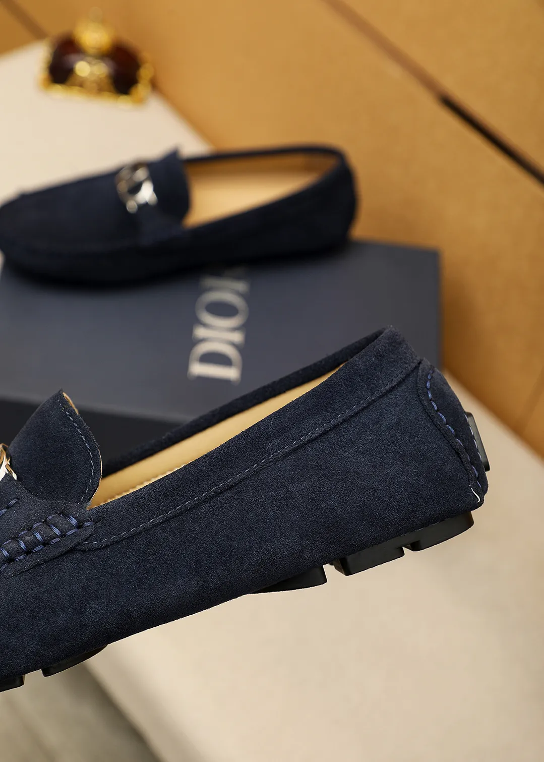 Men's shoes 💰420 💐 Product trademark: Dior "Dior" Doudou shoes Regular size: 38-44 (45🉑️customized) Product materials: Selected Italian imported first-layer frosted cowhide upper + luxury hardware buckle, imported water-dyed sheep 🐑 leather lining. Strong three-dimensional visual effect, original outsole color: 3⃣️colors🉑️select